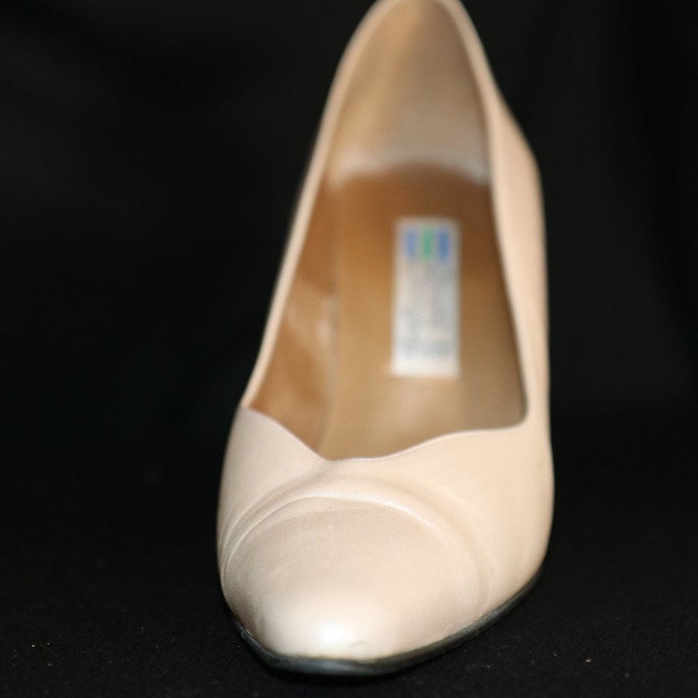 ARNOLD CHURGUN PUMPS SIZE 9 USED CHAMPAGNE - Picture 3 of 10